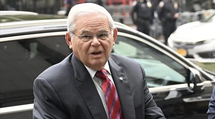 Yolsuzluk ve rüşvetten suçlu bulunmuştu: Türkiye düşmanı senatör hapse giriyor!