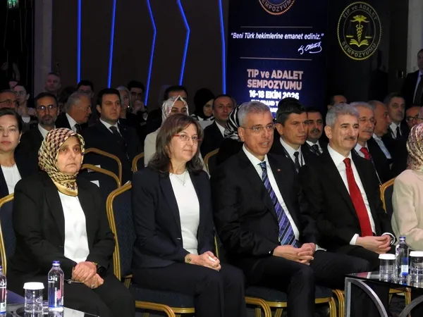 hekim-ve-hastanin-hukuki-haklari-tip-ve-adalet-sempozyumunda-ele-alindi-1792237955169.jpg