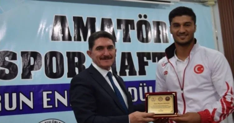 AK Parti Ağrı Milletvekili Çelebi, şampiyon boksör Malkan’ı tebrik etti