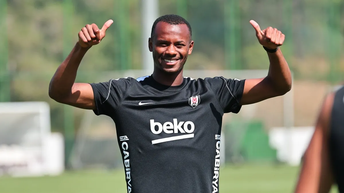 Beşiktaşlı futbolcuların antrenman görüntüleri.