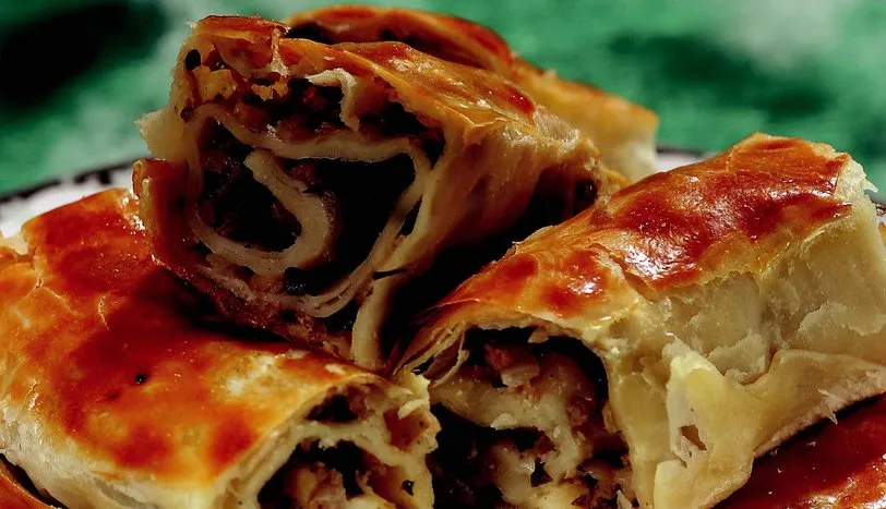 Kıymalı Soğanlı Börek Tarifi Tarifi BöreklerÇörekler ve Poğaçalar