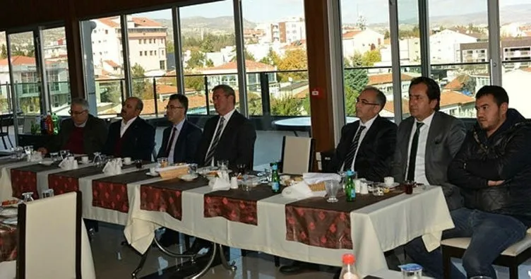 Gediz Meslek Yüksekokulu Müdürü Saraoğlu’na veda yemeği