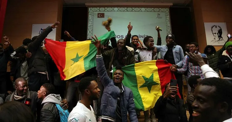 Mısır ve Senegalli öğrenciler Afrika Kupası finalini birlikte izledi!
