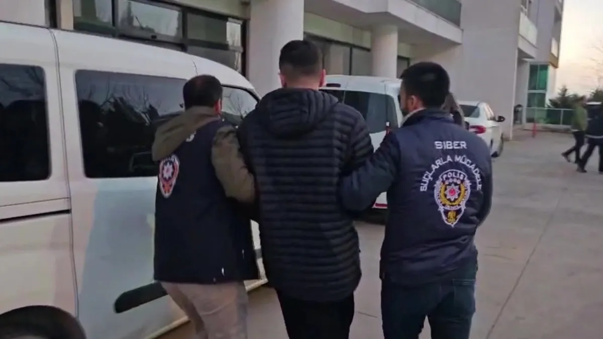 Kocaeli merkezli dev siber operasyonu: 105 milyon TL’lik vurgun ortaya çıktı Kocaeli merkezli dev siber operasyonu: 105 milyon TL’lik vurgun ortaya çıktı