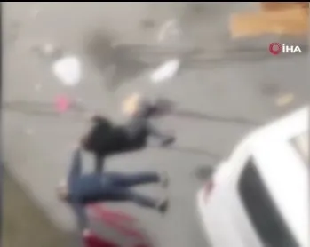 SON DAKİKA... İstanbul Bayrampaşa’da feci olay: İki arkadaş 10 metreden betona çakıldı!
