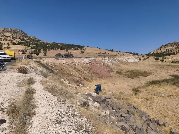 sirnakta-tarim-araci-sarampole-devrildi-1-kisi-oldu-3-kisi-yaralandi-1785933181979.jpg