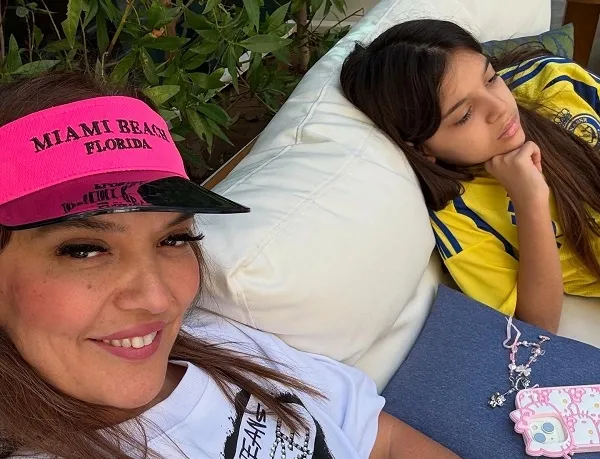 Demet Akalın’dan Dubai çıkarması! Kocası Okan Kurt’la pozuna yorum yağdı