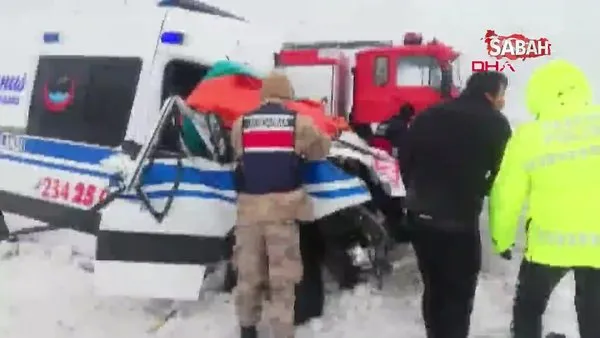 Son dakika: Sivas'ta TIR ile çarpışan ambulanstaki hemşire öldü, sürücü yaralandı | Video
