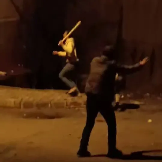 Arnavutköy’de çocuklar top için kavga etti: Aileler çocukları için!