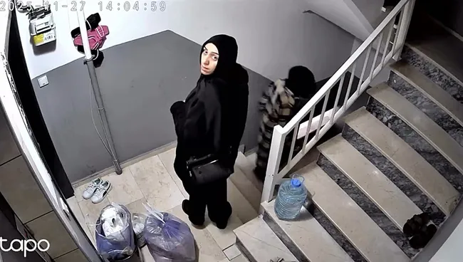 son-dakika-istanbulda-2-kadin-kamerada-sizi-goruyorum-gelin-buraya-sozunu-duyunca-1764313330068.jpeg