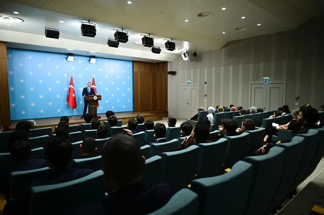 bakan-fidan-genc-diplomasi-dernegi-mensuplarini-kabul-etti-1793117998994.jpg