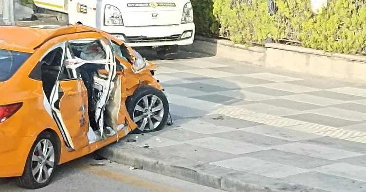 HDP’li vekiller kaza yaptı, taksi şoförü hayatını kaybetti