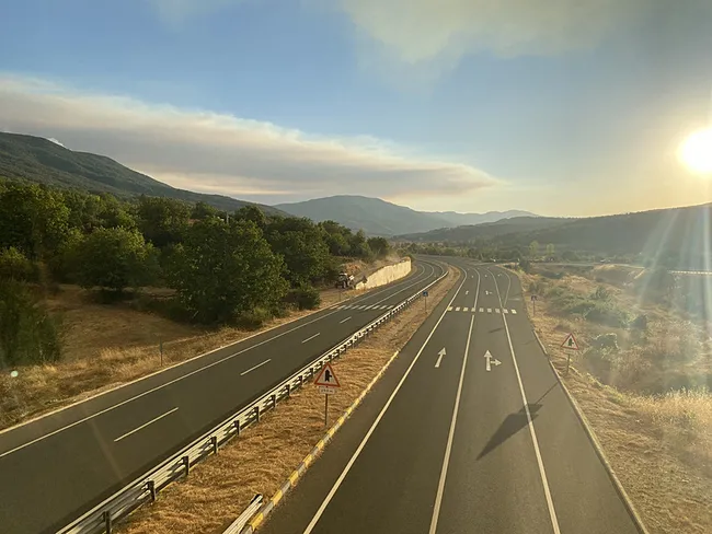 karabuk-ve-kastamonuda-orman-yangini-kara-yolu-ulasima-kapatildi-1756828539084.jpeg Karabük ve Kastamonu’da orman yangını: Kara yolu ulaşıma kapatıldı!