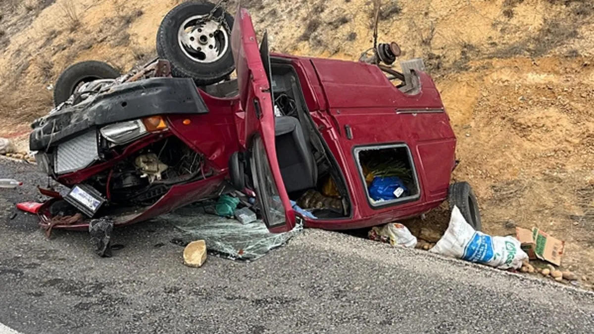 Bilecik’te kamyonet kontrolden çıktı: Takla atarak durabildi! 2 yaralı Bilecik’te kamyonet kontrolden çıktı: Takla atarak durabildi! 2 yaralı