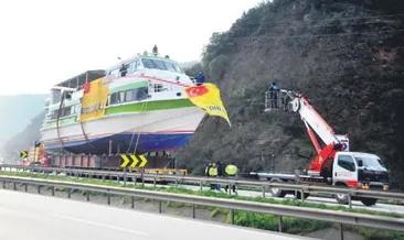Dev gemi yeniden karadan yürütüldü