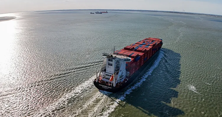 Hürmüz’de hareketlilik: İlk gemiler boğazdan geçti