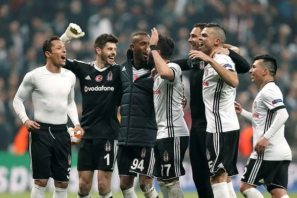 Asamoah Gyan: Devre arasında namaz kılan futbolcuları görünce...