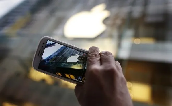 Samsung, Apple'a gerçekten bozuk para gönderdi mi?