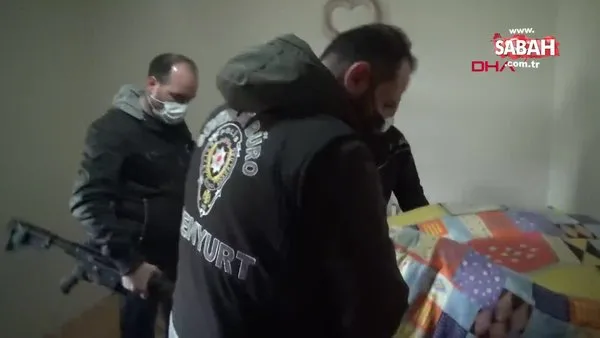 İstanbul'da polis baskını! Yatağın altından 2 uzun namlulu silah çıktı | Video