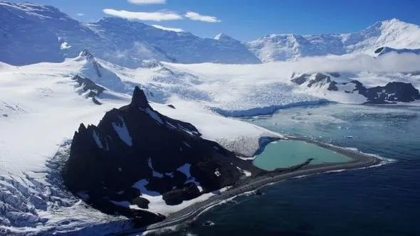 Antarktika’da gizemli dev cisim: Sırrı çözülemiyor