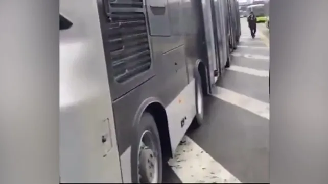 Son Dakika: İBB'nin yeni aldığı metrobüs 1 haftada arızalandı! Yolcular isyan etti: 