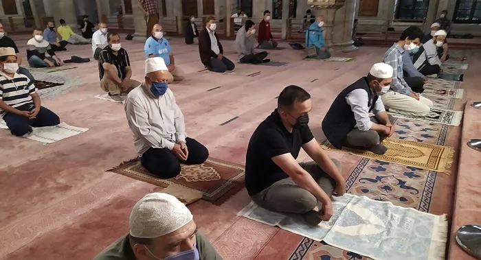 bugun camilerde bayram namazi kilinacak