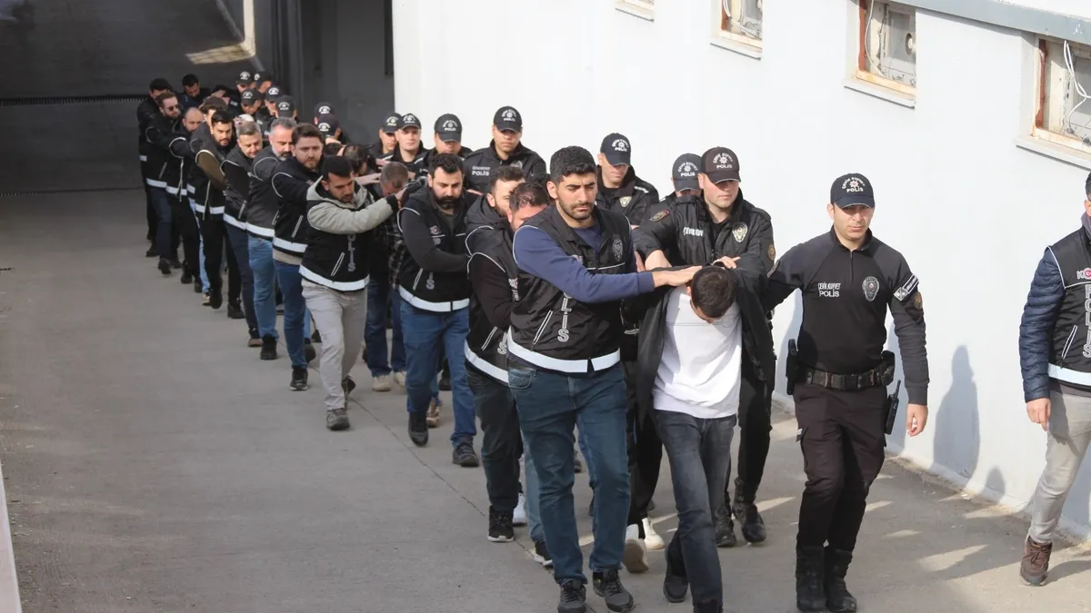 Atık tesisi görünümünde sigara fabrikası operasyon Atık tesisi görünümünde sigara fabrikası operasyon