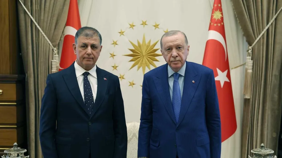SON DAKİKA | İzmir için önemli gün! Cemil Tugay AK Parti’ye katılıyor haber görseli