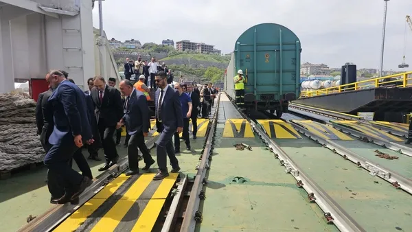 bandirma-tekirdag-tren-feribot-hatti-hizmete-acildi-1746801954340.jpg