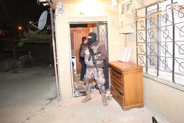 İstanbul’da helikopter destekli şafak operasyonu