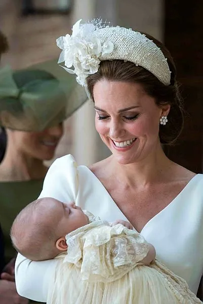Prens William ve Kate Middleton ailesinin beş üyesi ilk kez aynı karede