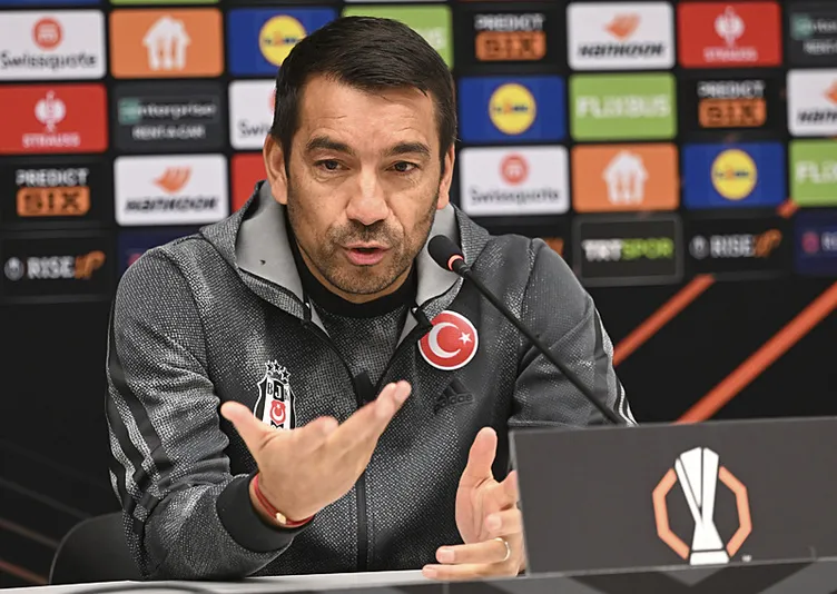 SON DAKİKA: Beşiktaş’ta Giovanni Van Bronckhorst gönderildi! Alacağı tazminat belli oldu