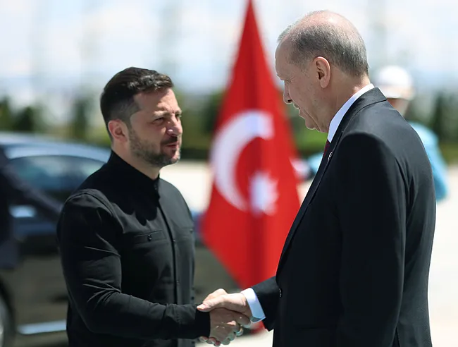 Dünyanın gözü Türkiye'de! Ukrayna Devlet Başkanı Zelenski: Heyetimiz yarın İstanbul'a gidecek