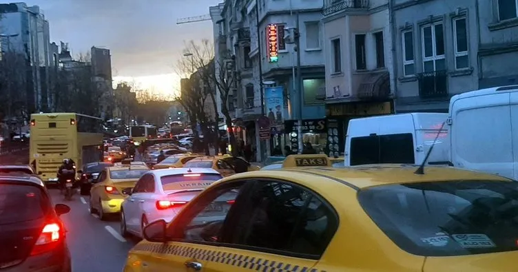 İstanbul’un havaları ısındı, trafik çileye dönüştü