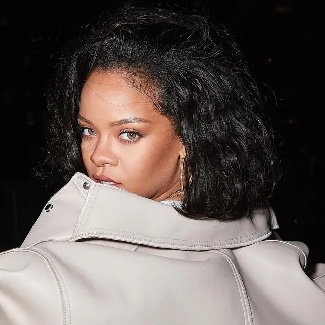 Rihanna milyar dolarlık servetiyle milyarderler kulübüne girdi yeni bir rekora imza attı! İşte Rihanna ve akıllara zarar serveti...