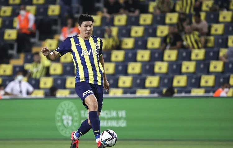 fenerbahceye-kim-min-jae-soku-sakatlanarak-oyuna-devam-edemedi-1648128963557.jpg