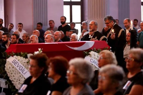 Ermeni Kıbrıs gazisi için kilisede tören
