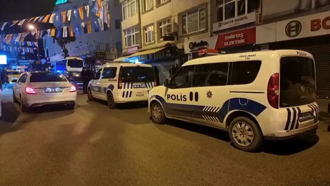 son-dakika-ak-partinin-bahcelievlerdeki-burosuna-silahli-saldiri-motosikletle-ates-acildi-1682117566592.jpg