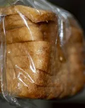 Marketten alınan ekmeğin içinden fare çıktı!