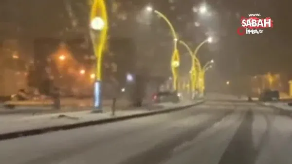 Yılın ilk kar yağışıyla gelen trafik kazası cep telefonun kamerasına yansıdı | Video