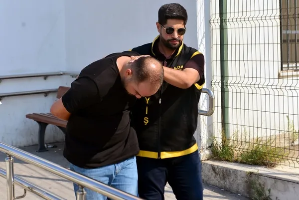 parkta-yan-bakma-bir-genci-hayattan-kopardi-bana-bakip-mirildandi-dedigi-adami-oldurdu-1787123642151.jpg
