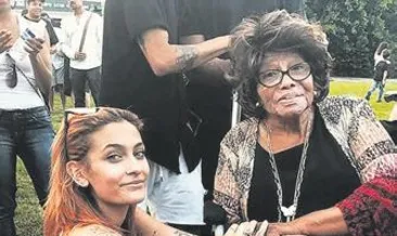 Babaanne-torun sette buluştu