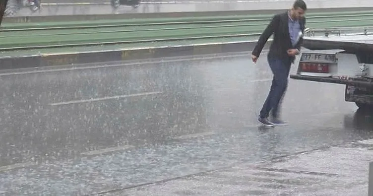 Gaziantep’te sağanak yağmur vatandaşları hazırlıksız yakaladı