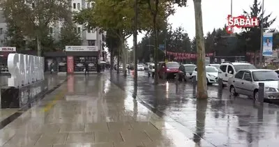 Sakarya’da sağanak yağış: Vatandaşlar hazırlıksız yakalandı, caddeler göle döndü | Video