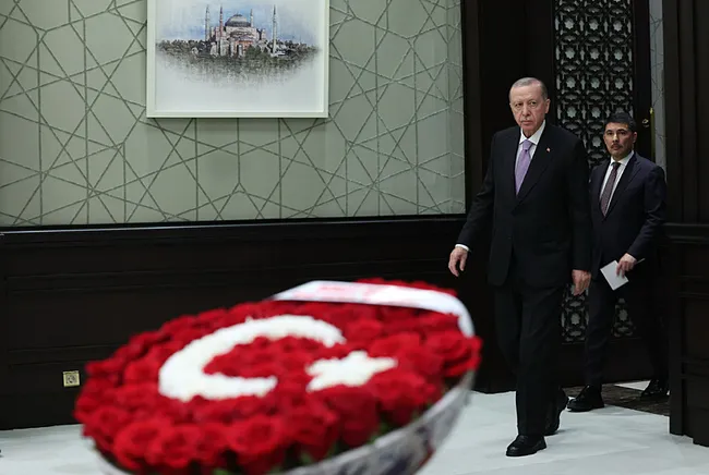 son-dakika-kabine-toplantisi-basladi-iste-masadaki-konular-1748868190704.jpeg SON DAKİKA | Kabine Toplantısı sona erdi İşte masadaki konular