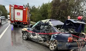 Yolcu otobüsünün çarptığı otomobil bariyere vurdu: 1 ölü, 2 yaralı #duzce