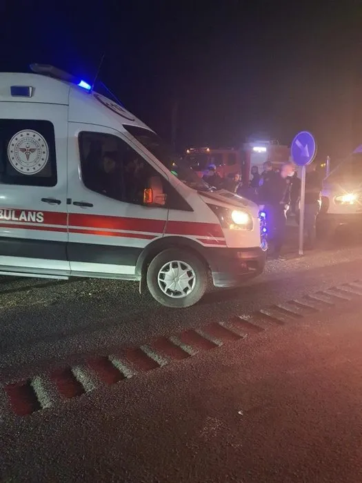Gaziantep’te can pazarı! İki otomobil kafa kafaya çarpıştı: 2 ölü, 6 yaralı