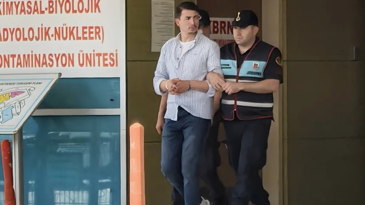 Yol verme tartışmasında 1 kişiyi bıçaklayıp, 3 kişiyi darp etmişti! Tutuklandı Yol verme tartışmasında 1 kişiyi bıçaklayıp, 3 kişiyi darp etmişti! Tutuklandı