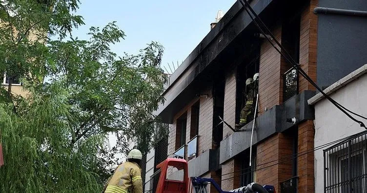 Beyoğlu’nda rezidansta yangın: mahsur kalan 2 kişiyi itfaiye kurtardı