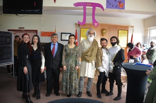 dunya-matematik-gunu-kapsaminda-pi-gunu-etkinlikleri-yapildi-1647339143713.jpg